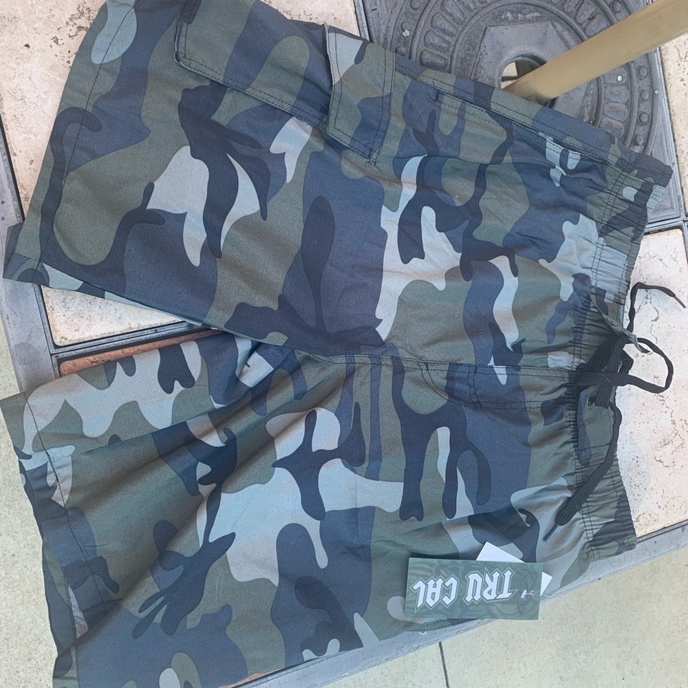 Men’s swim trunks—NEVER WORN!